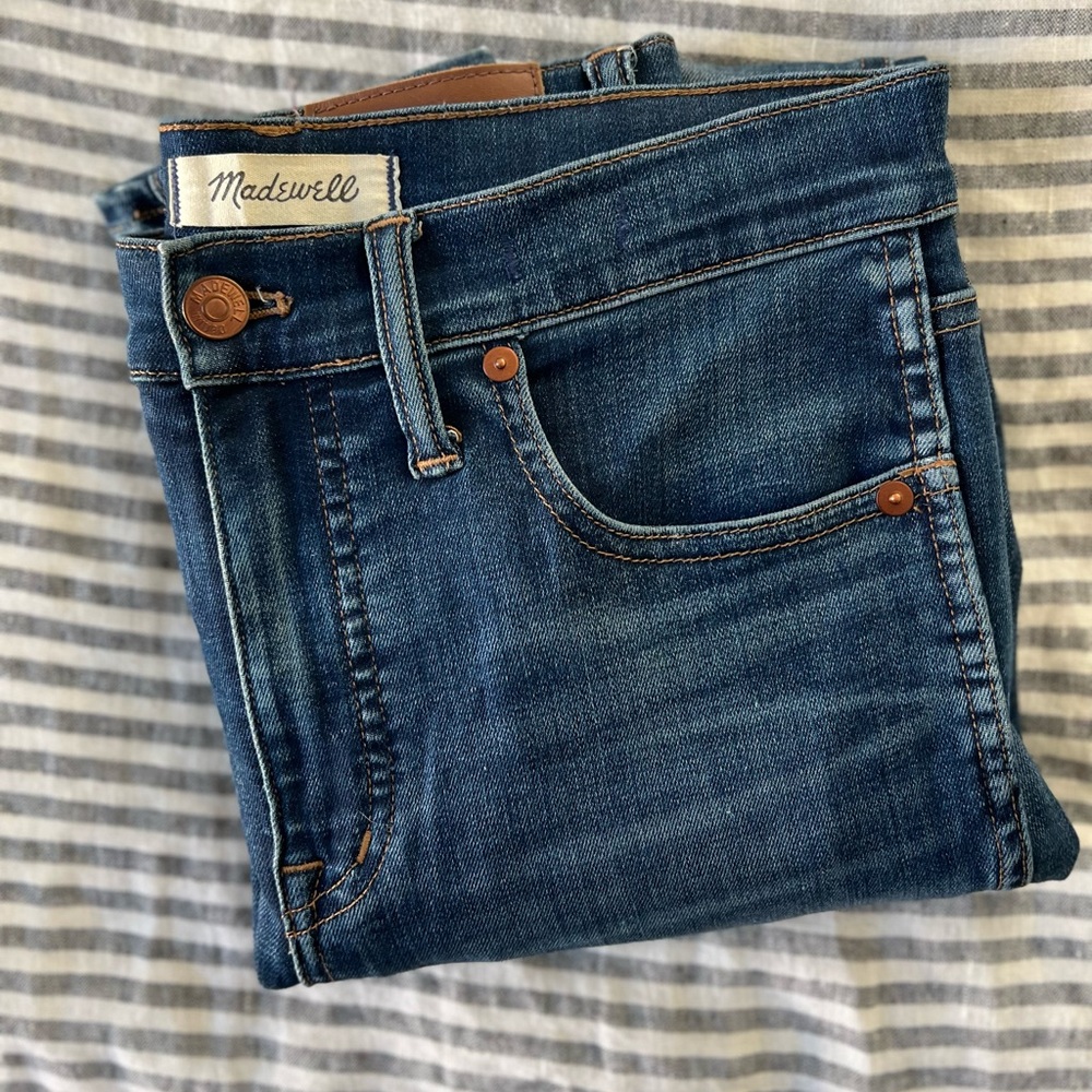 Madewell Jeans. Barely worn. 10” high-rise ankle skinny. Size 28.